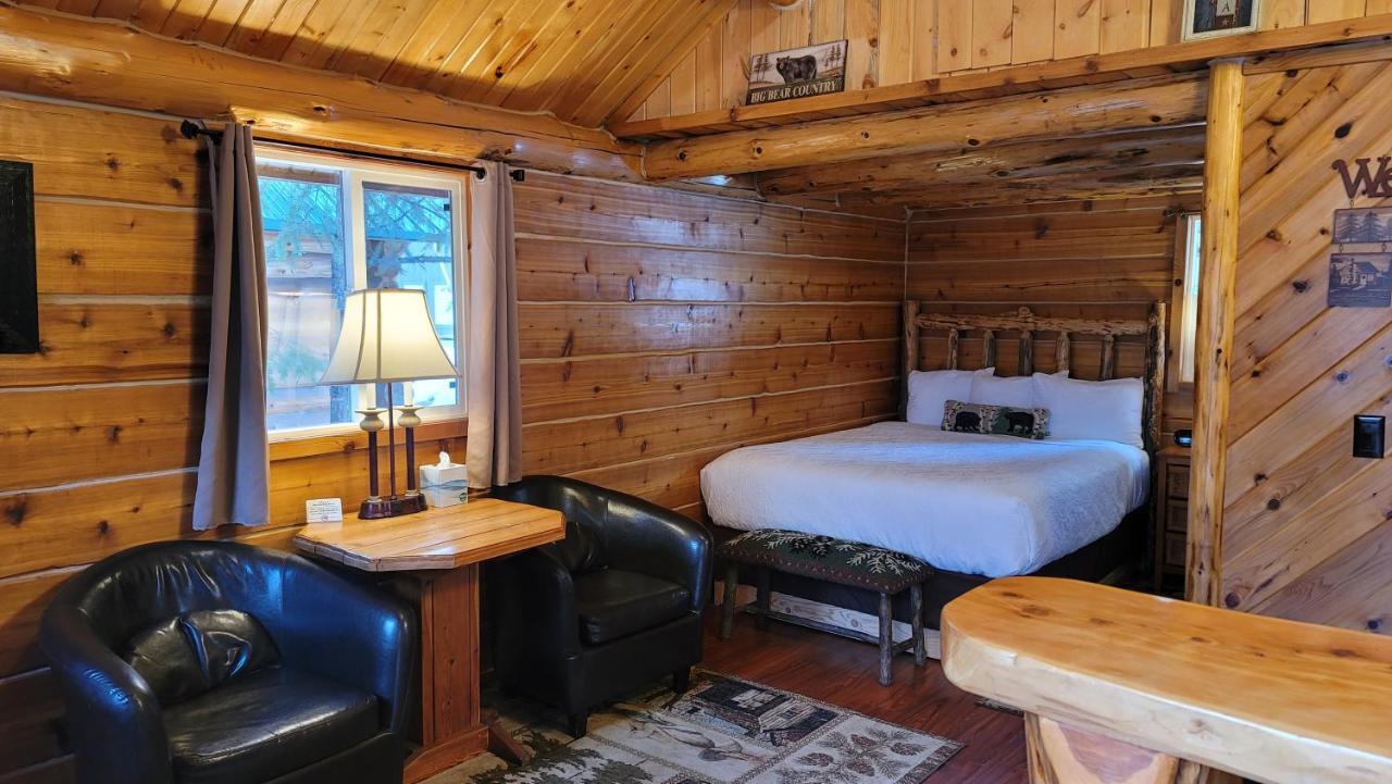 Riverfront Motel & Cabins 톰슨 폴 외부 사진